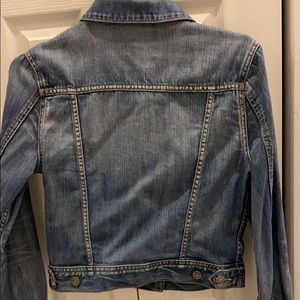 Aritzia talula cropped denim jacket size M